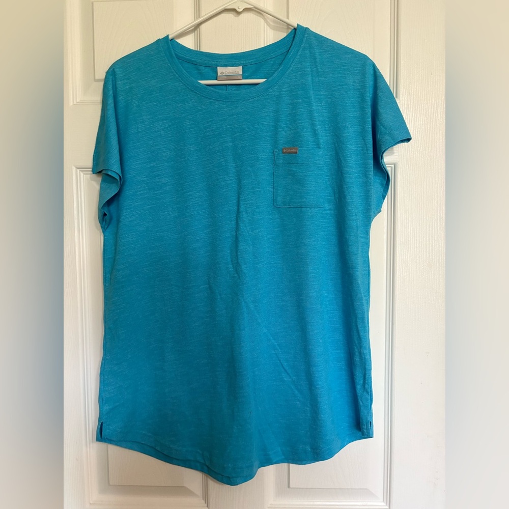 Columbia Light Heather Blue T Shirt w pocket large